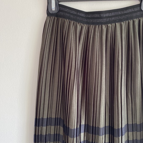 Zara dark green pleated skirt with black detailing - Picture 1 of 5
